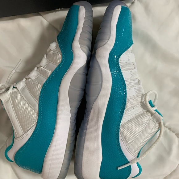 Jordan 11 - Picture 2 of 5